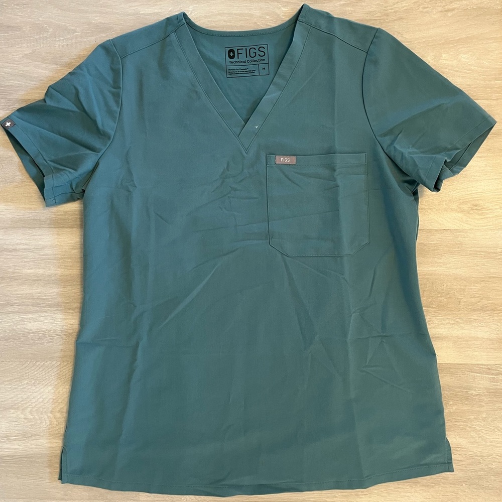 Figs Sage One-Pocket Scrub Top